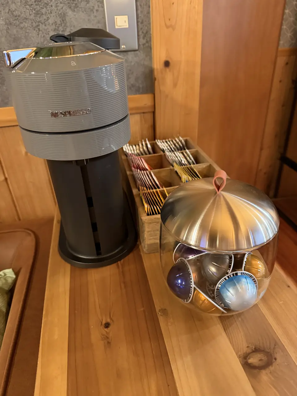 客室に備わったコーヒーメーカー